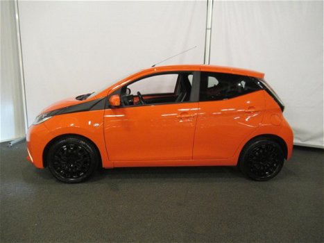 Toyota Aygo - 5drs. 1.0VVT-i X-Clusiv (Camera/Led/Tel.) - 1