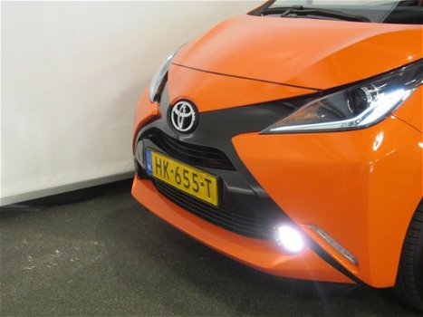 Toyota Aygo - 5drs. 1.0VVT-i X-Clusiv (Camera/Led/Tel.) - 1