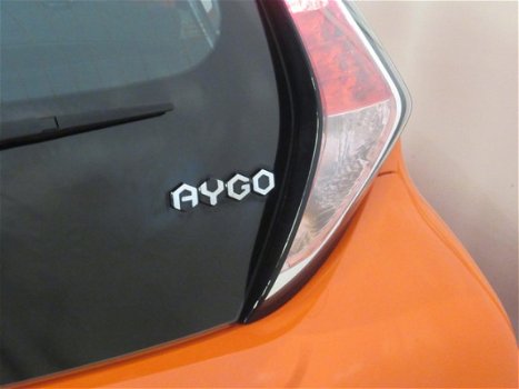 Toyota Aygo - 5drs. 1.0VVT-i X-Clusiv (Camera/Led/Tel.) - 1