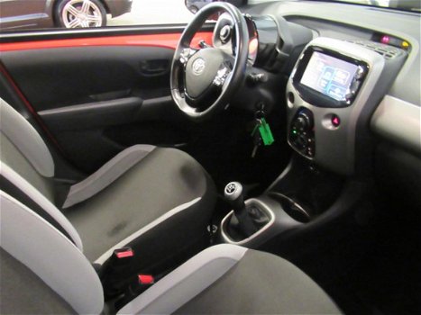 Toyota Aygo - 5drs. 1.0VVT-i X-Clusiv (Camera/Led/Tel.) - 1