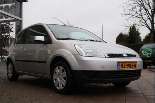 Ford Fiesta - 1.6 TDCi Ghia / Radio Cd / Airco / 2005 - 1