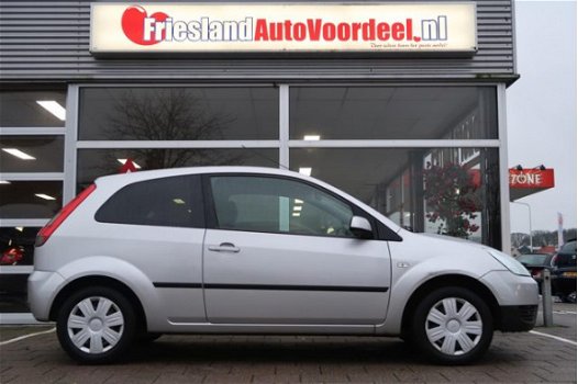 Ford Fiesta - 1.6 TDCi Ghia / Radio Cd / Airco / 2005 - 1