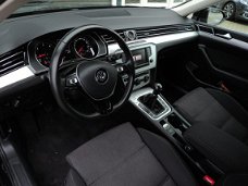 Volkswagen Passat Variant - 1.6 TDI Highline 50 procent deal 7475, - ACTIE App-Connect / Keyless GO