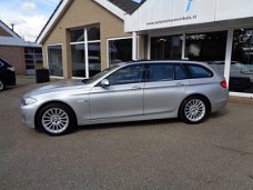 BMW 5-serie Touring - 525D High Executive COMFORTSTOELEN/SHADOW LINE/HUD/PANORAMADAK/ACTIEVE SNELHEI