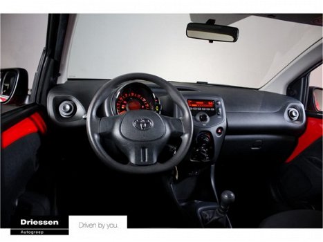 Toyota Aygo - 1.0 VVT-i x-now (Airco - Elektrische ramen) - 1