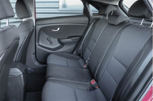 Hyundai i30 - 1.4 Airco Verwarmde voorstoelen Lichtmetalen velgen Cruise Control - 1