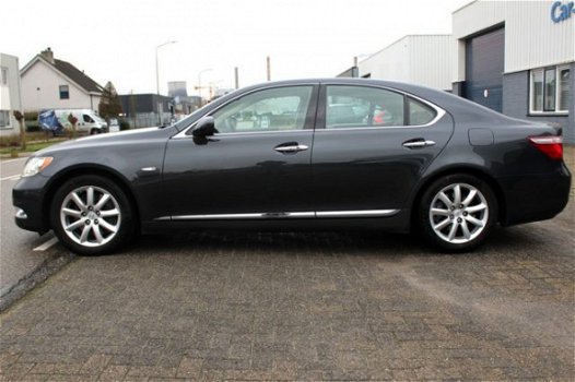 Lexus LS 460 - LS Luxury V8 381pk Autom. + Xenon + Leder + Navi - Orig. NL - 1