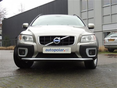 Volvo XC70 - D5 205pk Aut. Momentum/Trekhaak/Leder/Zeer netjes - 1