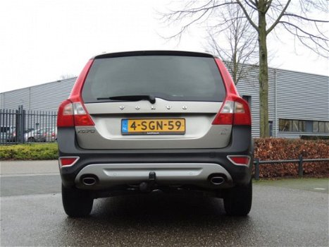 Volvo XC70 - D5 205pk Aut. Momentum/Trekhaak/Leder/Zeer netjes - 1