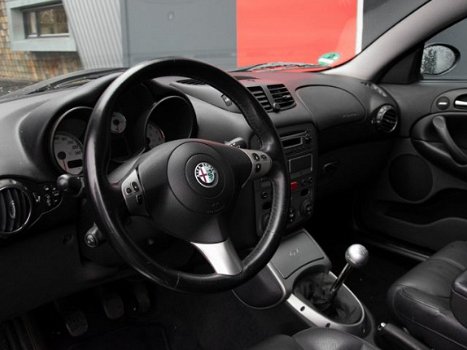 Alfa Romeo GT - 2.0 JTS Distinctive | 1e eigenaar | leder | Bose | - 1