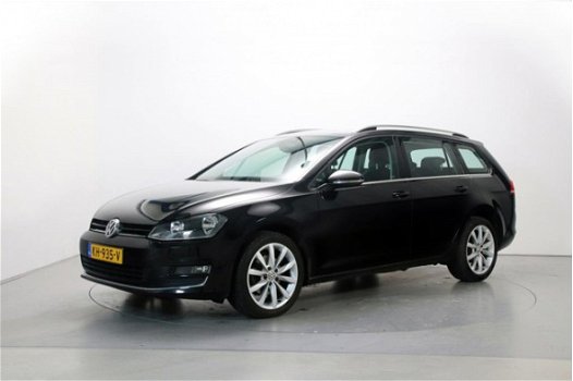 Volkswagen Golf Variant - 1.6 TDI Connected Series Navigatie DAB+ Camera ParkAssist Half-Leder Stoel - 1