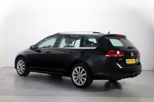 Volkswagen Golf Variant - 1.6 TDI Connected Series Navigatie DAB+ Camera ParkAssist Half-Leder Stoel - 1