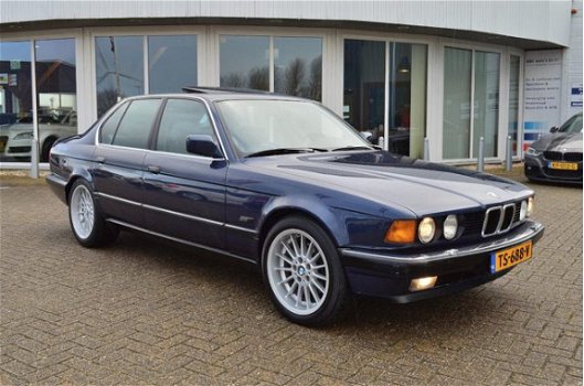 BMW 7-serie - 735I autom. E32 Youngtimer € 10, - p/mnd - 1