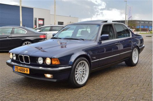 BMW 7-serie - 735I autom. E32 Youngtimer € 10, - p/mnd - 1