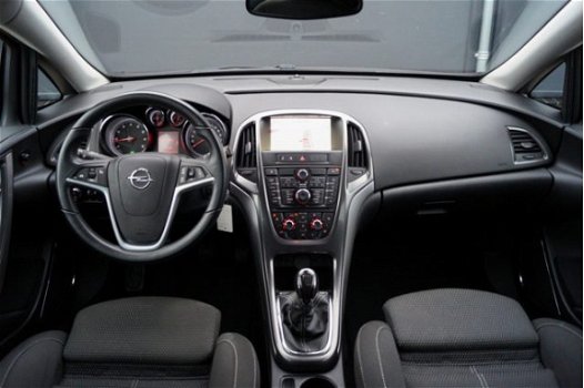 Opel Astra - 1.4 120Pk Cosmo Navi/PDC/Trekhaak - 1