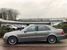 Mercedes-Benz E-klasse - E 220 CDI AVANTG. / NAVI / PDC / ECC / 2008