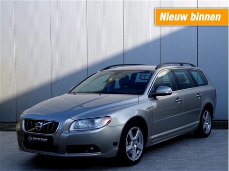 Volvo V70 - 2.5FT 231 PK MOMENTUM ELEK. PARKEERVERWARMING, STOELVERWARMING - 1