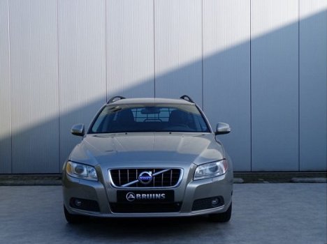 Volvo V70 - 2.5FT 231 PK MOMENTUM ELEK. PARKEERVERWARMING, STOELVERWARMING - 1