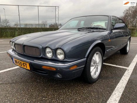 Jaguar XJ - 3.2 V8 Executive - 1