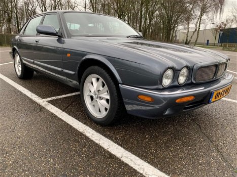 Jaguar XJ - 3.2 V8 Executive - 1