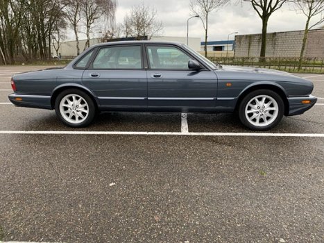 Jaguar XJ - 3.2 V8 Executive - 1