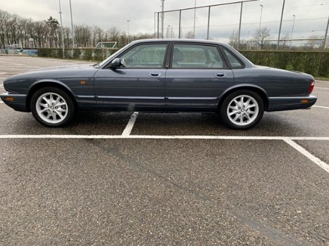 Jaguar XJ - 3.2 V8 Executive - 1