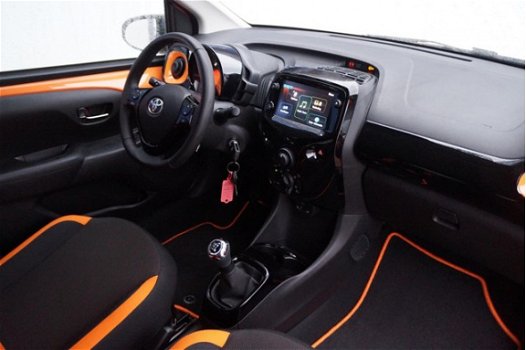 Toyota Aygo - 1.0 VVT-i x-play Camera+Lmv+Car play=NIEUW - 1
