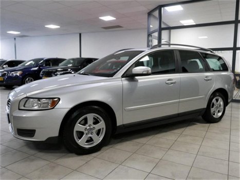 Volvo V50 - 1.6D *146.000km* D-riem Vernieuwd Airco/Trekhaak/Cruise Control 4 x GOEDE banden - 1