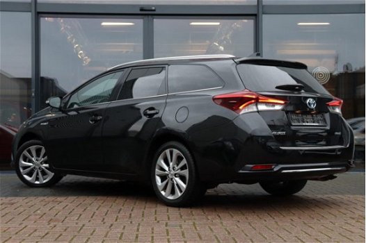 Toyota Auris Touring Sports - 1.8 Hybrid Executive 17 Inch - 1