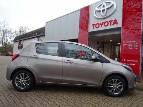 Toyota Yaris - 1.3 VVT-i Aspiration CVT-Automaat / Navigatie / Airco / Trekhaak / Lichtmetalen Velge - 1