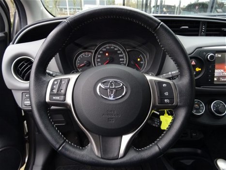 Toyota Yaris - 1.3 VVT-i Aspiration CVT-Automaat / Navigatie / Airco / Trekhaak / Lichtmetalen Velge - 1
