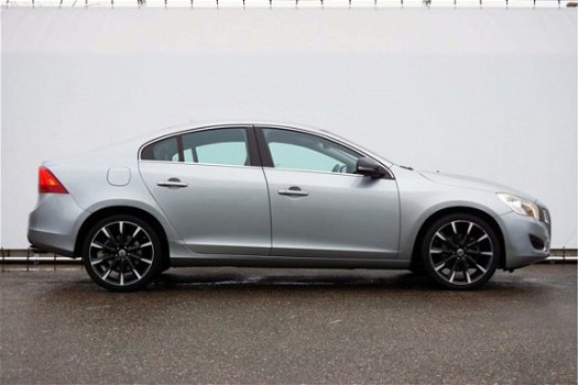 Volvo S60 - 1.6 T3 Momentum Leder Navi 18