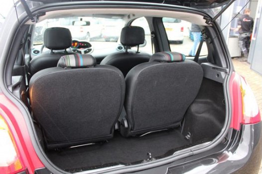 Renault Twingo - 1.2 16V Dynamique (75pk) Airco/ Elek.Pakket/ C.V. Afstand/ Mistlamp./ Radio Aux&Usb - 1