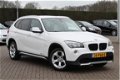 BMW X1 - sDrive20d Executive / Navigatie / Sportstoelen / Parkeerhulp - 1 - Thumbnail