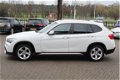 BMW X1 - sDrive20d Executive / Navigatie / Sportstoelen / Parkeerhulp - 1 - Thumbnail