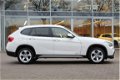 BMW X1 - sDrive20d Executive / Navigatie / Sportstoelen / Parkeerhulp - 1 - Thumbnail