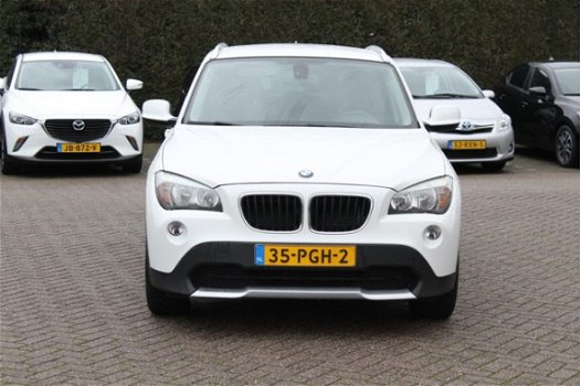BMW X1 - sDrive20d Executive / Navigatie / Sportstoelen / Parkeerhulp - 1