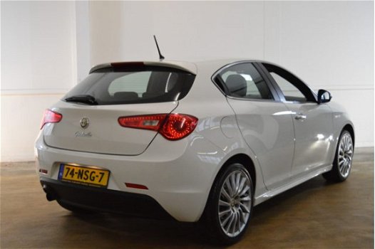 Alfa Romeo Giulietta - 1.4 T 170PK DISTINCTIVE LEDER/LMV/ECC - 1