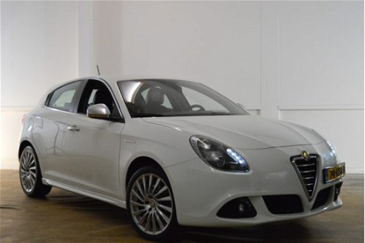 Alfa Romeo Giulietta - 1.4 T 170PK DISTINCTIVE LEDER/LMV/ECC - 1