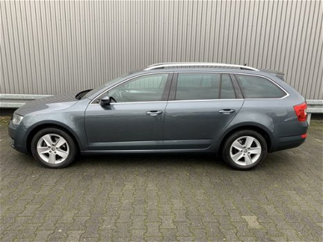 Skoda Octavia Combi - 1.6 TDI ECC NAVI XENON LEDER STOELVERW. PDC LMV CHROOM - 1