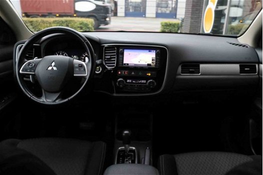 Mitsubishi Outlander - 2.0 CVT Business Edition - All-in prijs | trekhaak | navi | 7 zits - 1