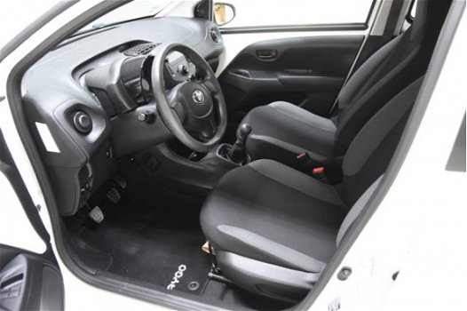Toyota Aygo - 1.0 VVT-I X-Fun 5-Deurs [ Airco Cruise control Audio radio/mp3 ] - 1