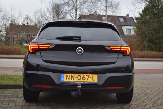 Opel Astra - 1.6 CDTI Innovation 5drs 110pk | Trekhaak | Comfort Stoelen | Camera | Navigatie | Deal - 1