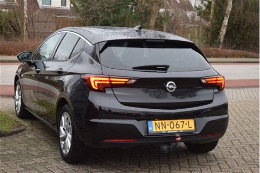 Opel Astra - 1.6 CDTI Innovation 5drs 110pk | Trekhaak | Comfort Stoelen | Camera | Navigatie | Deal - 1