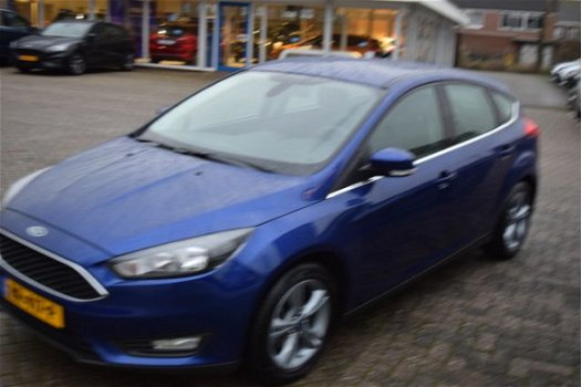 Ford Focus - 1.0 Ecoboost Titanium 125pk Navigatie | Trekhaak | Climate control | Dealer onderhouden - 1