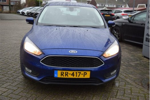 Ford Focus - 1.0 Ecoboost Titanium 125pk Navigatie | Trekhaak | Climate control | Dealer onderhouden - 1