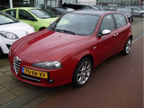 Alfa Romeo 147 - 1.6 T.Spark 16V Blackline - 5 Deurs - Airco - 1