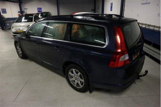 Volvo V70 - 2.4D Momentum LEER + STOELVERWARMING + MEMORY / NAP KM STAND - 1