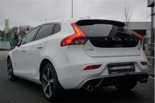 Volvo V40 - 2.0 D2 NORDIC+ SPORT GEARTRONIC R-DESIGN PANORAMADAK - 1