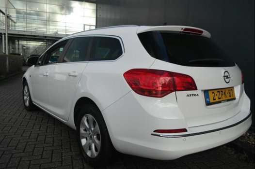 Opel Astra - 1.4 Turbo 120pk Business+ / Navigatie / AGR stoelen - 1